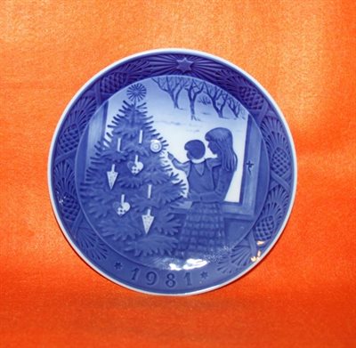 Royal Copenhagen Juleplatte 1981