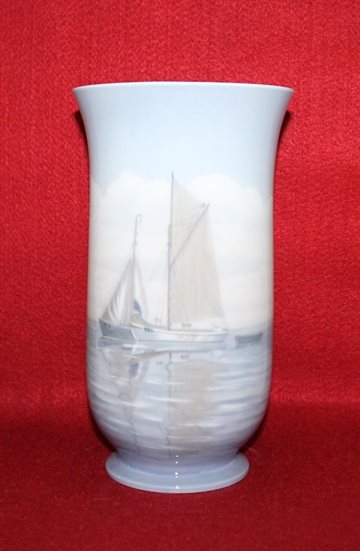 Stor flot vase med motiv af sejlskibe