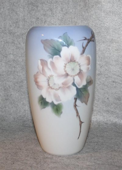 Vase med blomstermotiv 