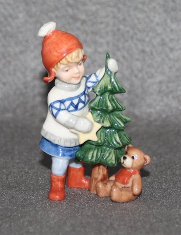 Pige med juletræ