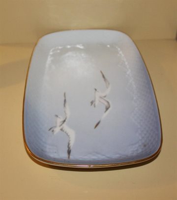 Mågestel med guld aflangt fad 