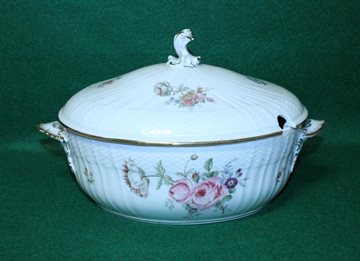 Frisenborg   oval terrin 