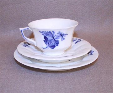 Blå Blomst kantet  kop underkop kagetallerken