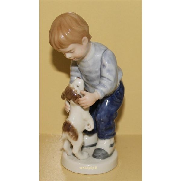 Dreng med hund   Årsfigur 1999