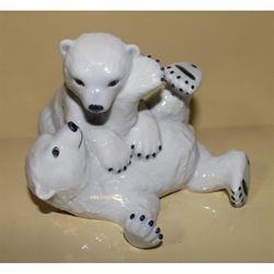 Isbjørneunger i leg       