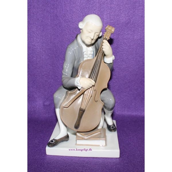Mand spiller på Cello