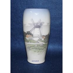 Vase med landskab og mølle