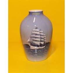 Vase med sejlskib